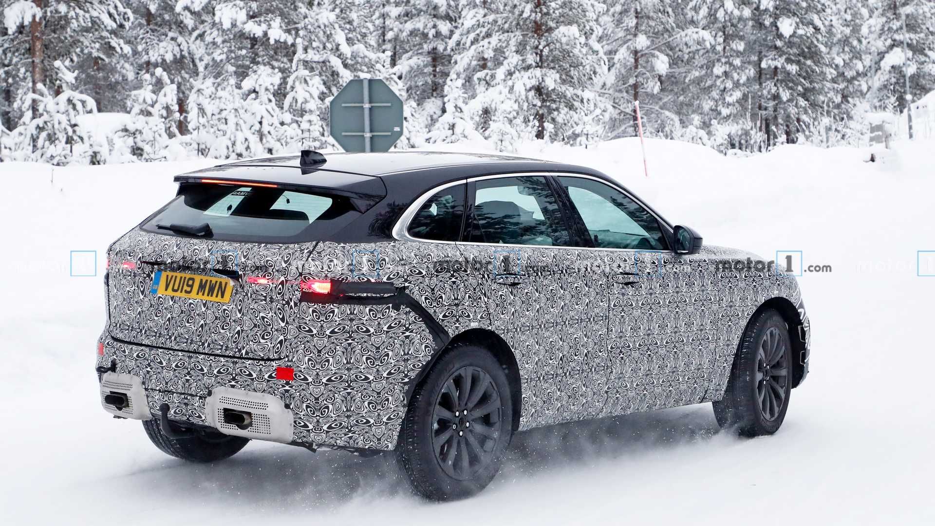 шпионские снимки нового Jaguar F-pace
